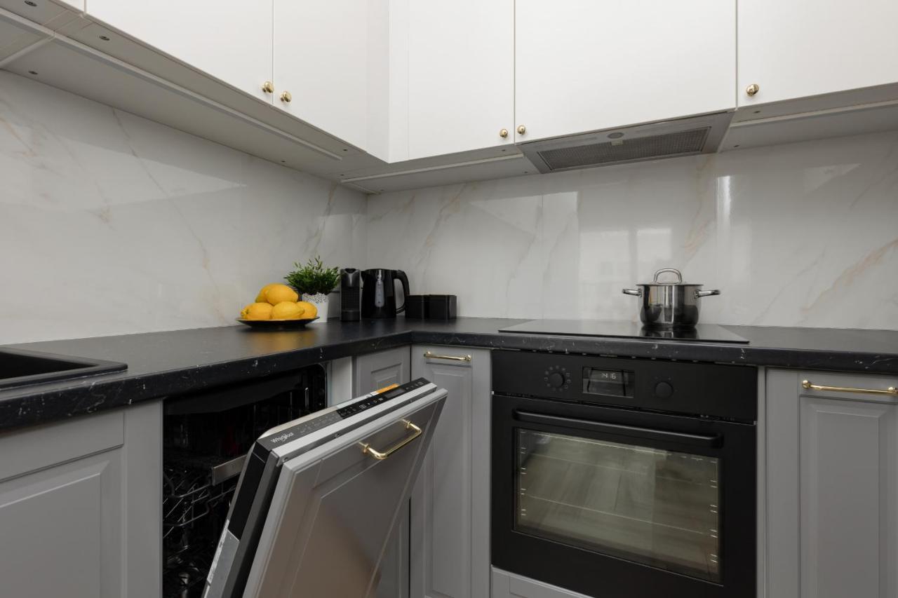 Stylish Apartment Kolejowa & Parking & Balcony By Noclegi Renters ワルシャワ エクステリア 写真
