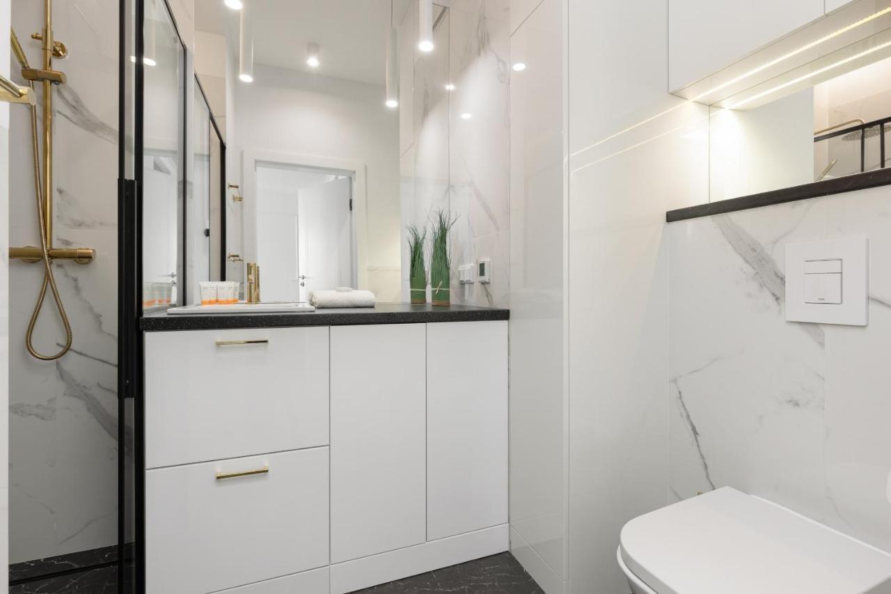 Stylish Apartment Kolejowa & Parking & Balcony By Noclegi Renters ワルシャワ エクステリア 写真