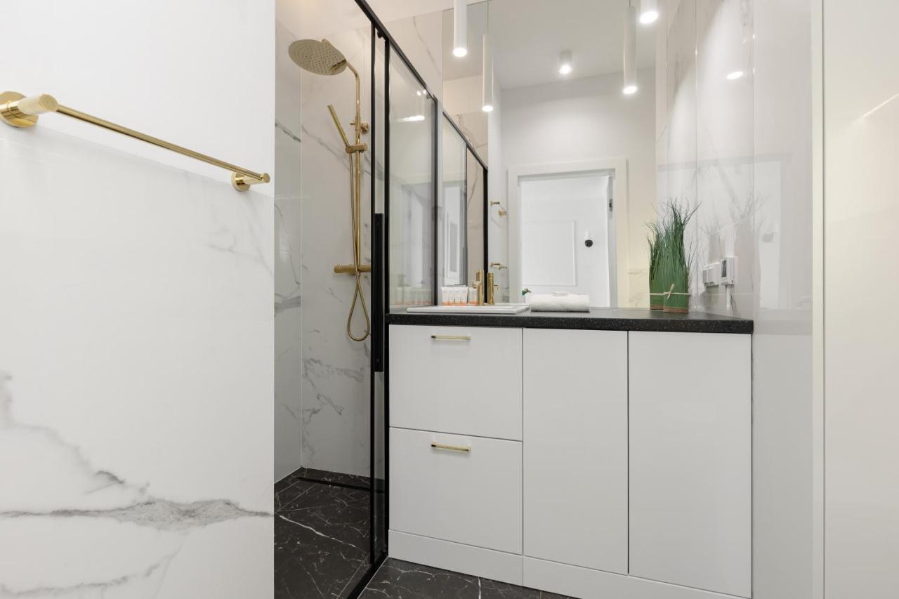 Stylish Apartment Kolejowa & Parking & Balcony By Noclegi Renters ワルシャワ エクステリア 写真